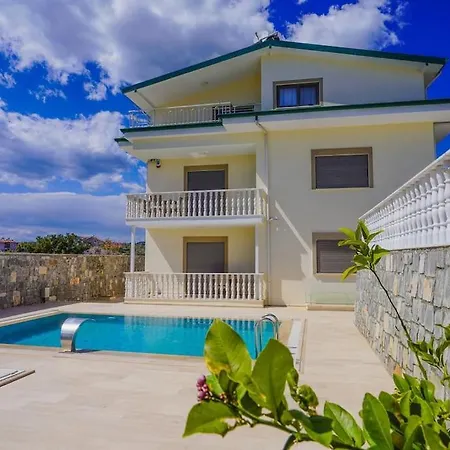 Denize 1 Km Uygun Fiyatli Apart * Fethiye